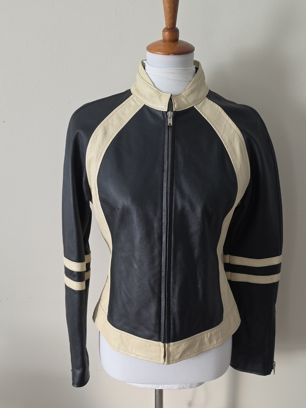 Wilsons Maxima Women's Black & Cream Leather Zip-Front Jacket